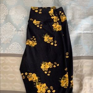 Yellow flowered Lularoe Leggings